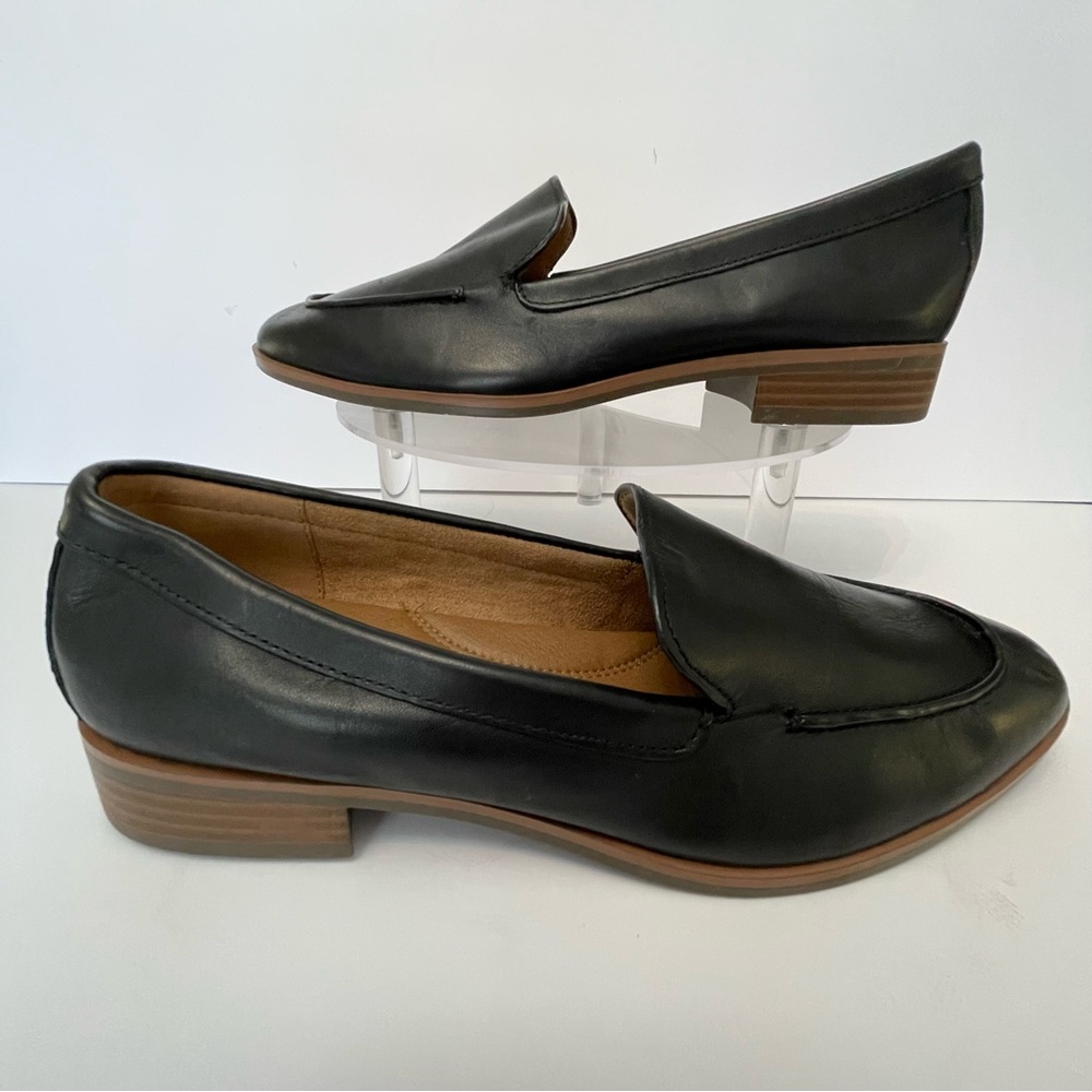 AEROSOLES Black Leather Flats Size 7.5